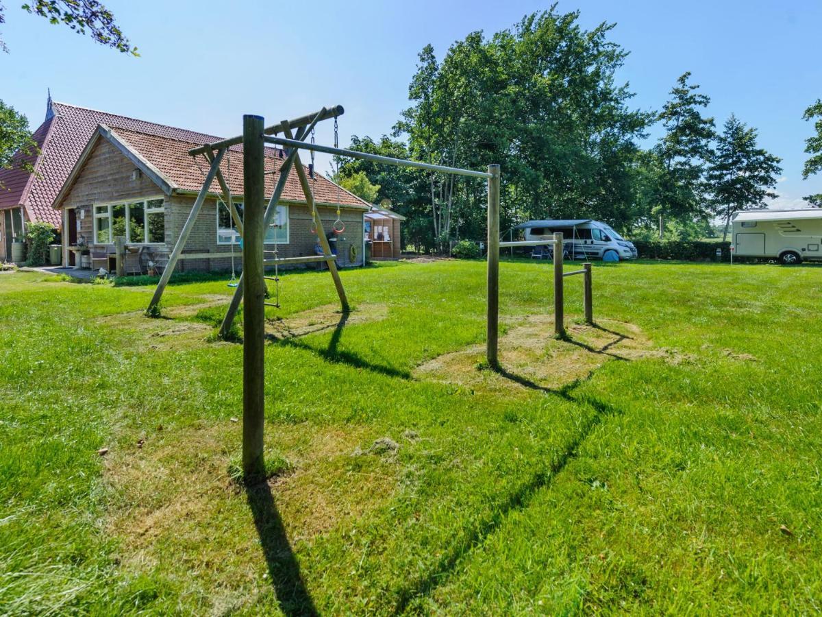 Enticing Holiday Home In Eastermar Near Burgumer Mar Lake Hoogzand Exterior foto