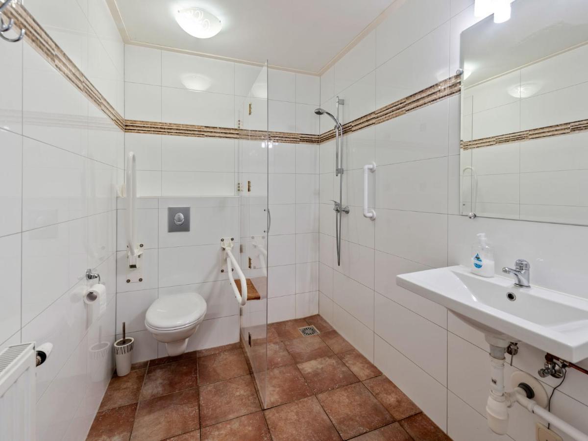 Enticing Holiday Home In Eastermar Near Burgumer Mar Lake Hoogzand Exterior foto